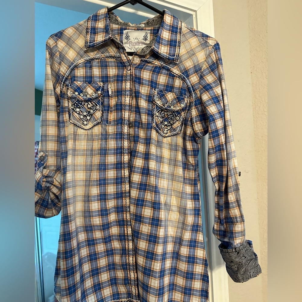 Perfect for the rodeo this roar shirt is one not to pass out